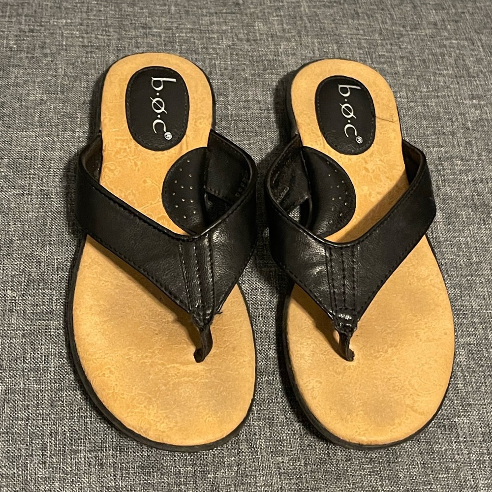 b.o.c black sandals, Flip-flops Size 7 - Picture 2 of 9